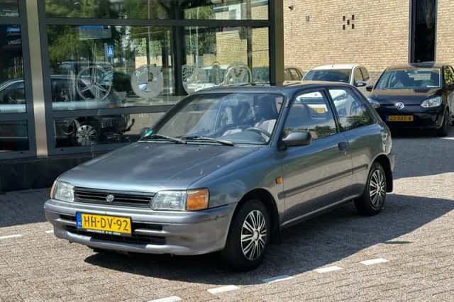 Toyota Starlet (1994) thumbnail 2