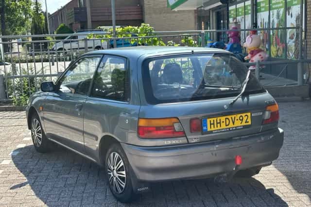 Toyota Starlet (1994) thumbnail 4