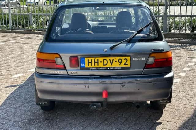 Toyota Starlet (1994) thumbnail 5