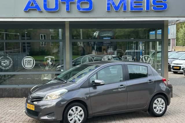 Toyota Yaris (2012) thumbnail 1