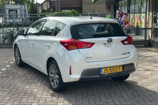 Toyota Auris (2013) thumbnail 4