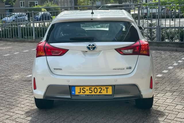 Toyota Auris (2013) thumbnail 5