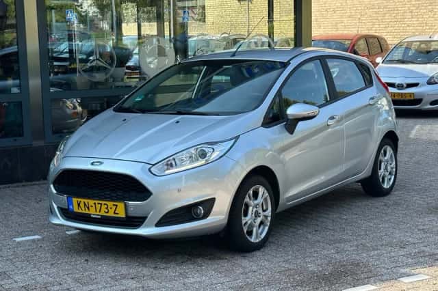 Ford Fiesta (2016) thumbnail 2