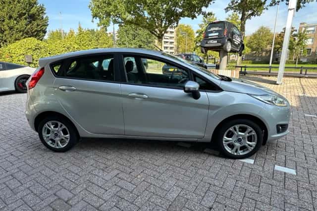 Ford Fiesta (2016) thumbnail 6