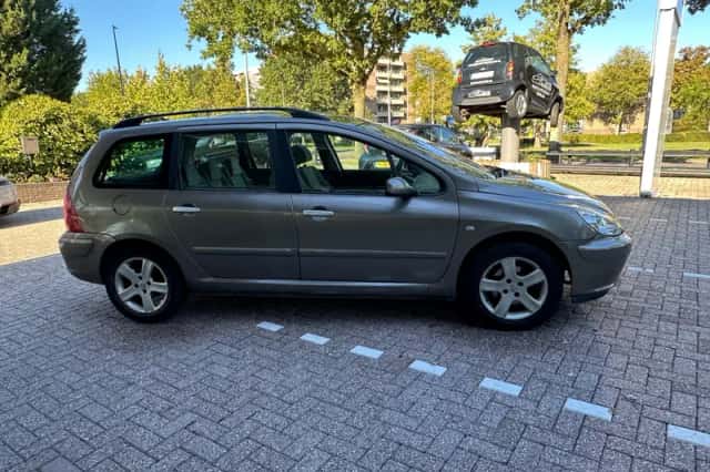 Peugeot 307 (2004) thumbnail 4