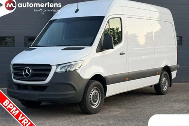 Mercedes-Benz Sprinter (2023) thumbnail 1