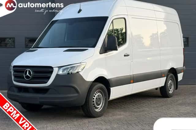 Mercedes-Benz Sprinter (2023) thumbnail 2