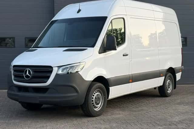 Mercedes-Benz Sprinter (2023) thumbnail 3