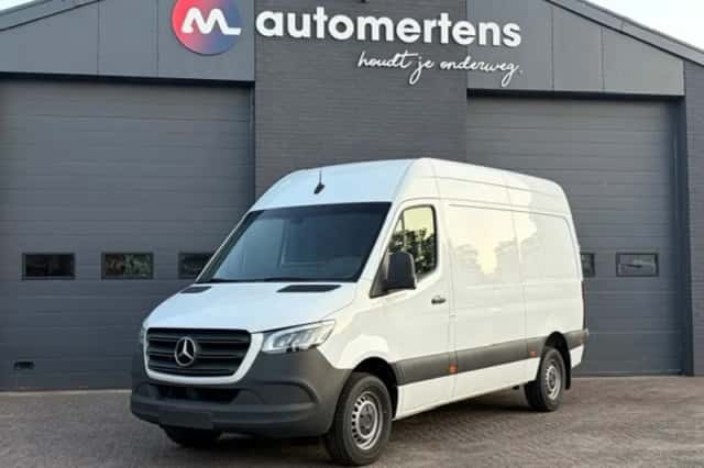 Mercedes-Benz Sprinter (2023) thumbnail 4