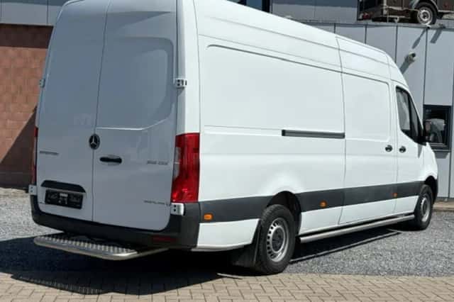 Mercedes-Benz Sprinter (2023) thumbnail 5