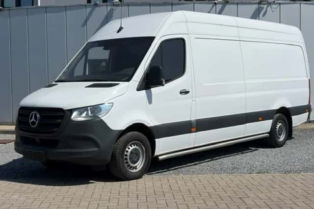 Mercedes-Benz Sprinter (2023) thumbnail 3