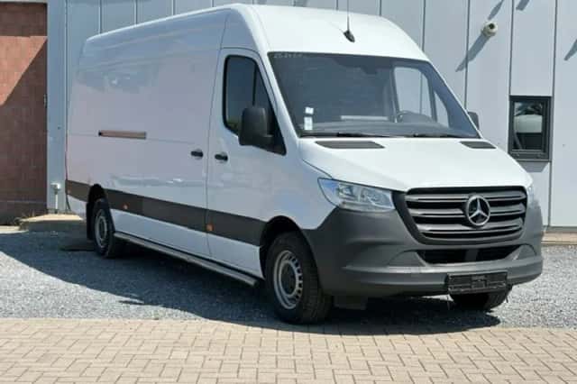 Mercedes-Benz Sprinter (2023) thumbnail 4