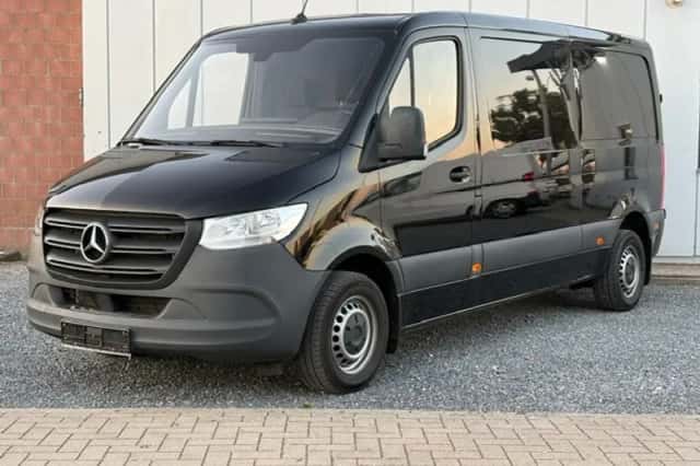 Mercedes-Benz Sprinter (2023) thumbnail 1