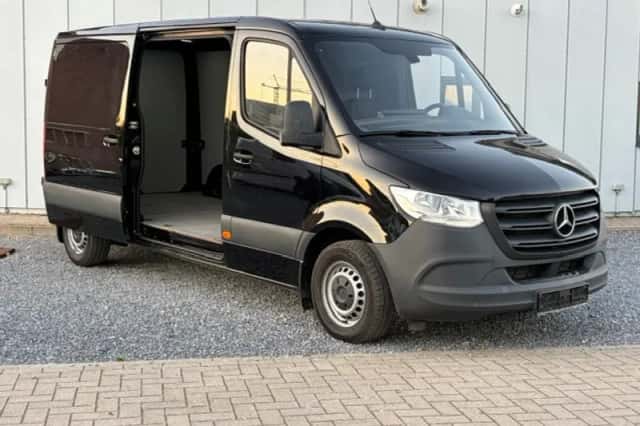 Mercedes-Benz Sprinter (2023) thumbnail 2
