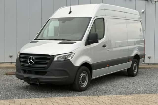 Mercedes-Benz Sprinter (2023) thumbnail 1
