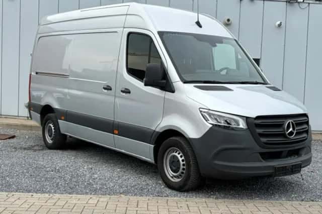 Mercedes-Benz Sprinter (2023) thumbnail 2