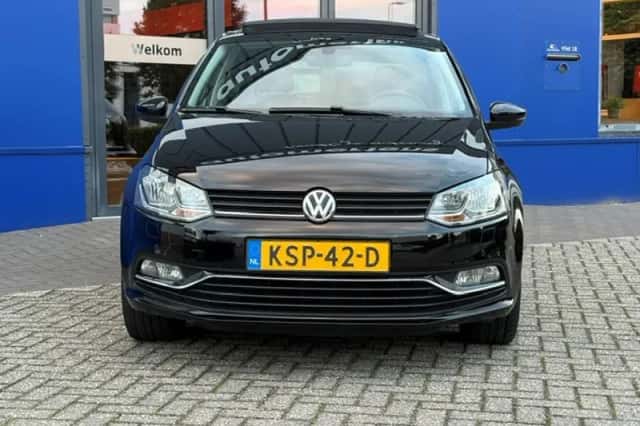 Volkswagen Polo (2015) thumbnail 4