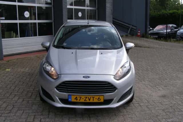 Ford Fiesta (2013) thumbnail 1
