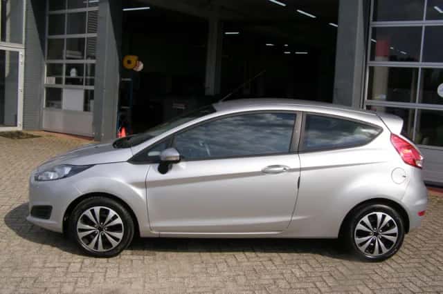 Ford Fiesta (2013) thumbnail 3
