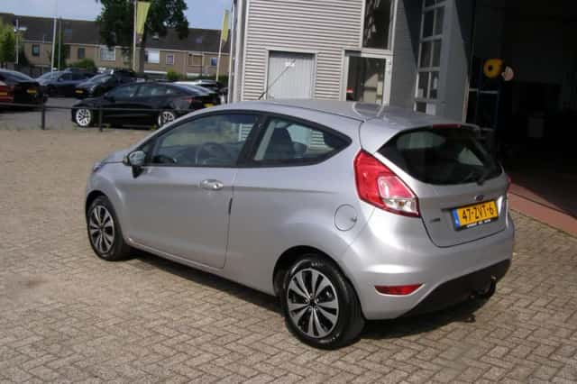Ford Fiesta (2013) thumbnail 4