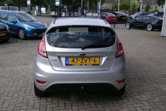 Ford Fiesta (2013) thumbnail 5