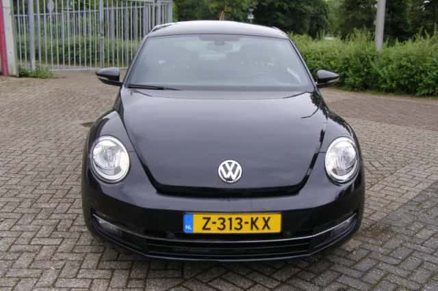 Volkswagen Beetle (2015) thumbnail 1
