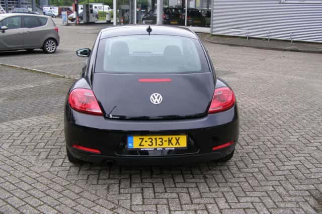 Volkswagen Beetle (2015) thumbnail 4