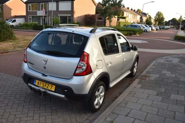 Dacia Sandero (2011) thumbnail 4