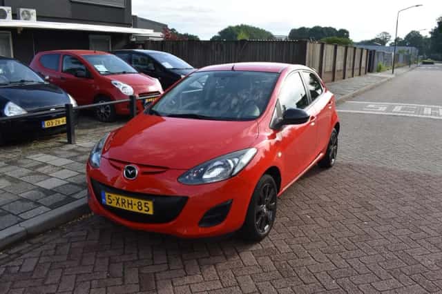 Mazda 2 (2014) thumbnail 1