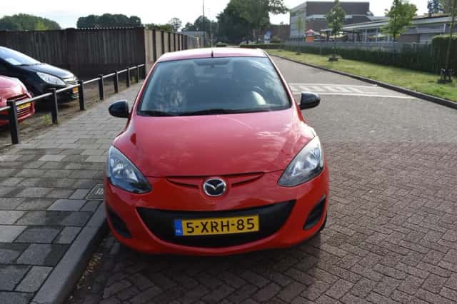 Mazda 2 (2014) thumbnail 2
