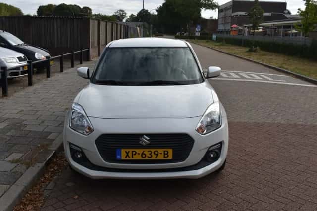 Suzuki Swift (2018) thumbnail 2