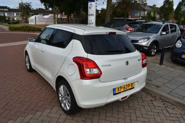 Suzuki Swift (2018) thumbnail 6