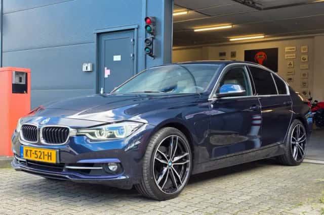 BMW 3-Serie (2016) thumbnail 1