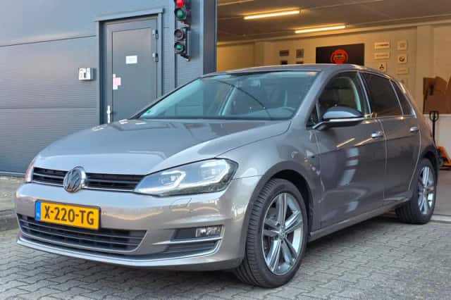 Volkswagen Golf (2015) thumbnail 1