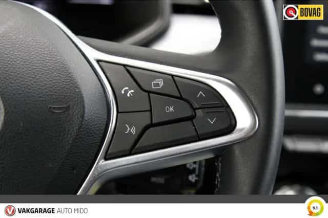 Renault Clio (2024) thumbnail 2