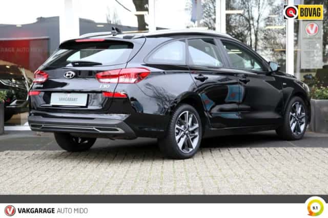 Hyundai i30 (2023) thumbnail 2
