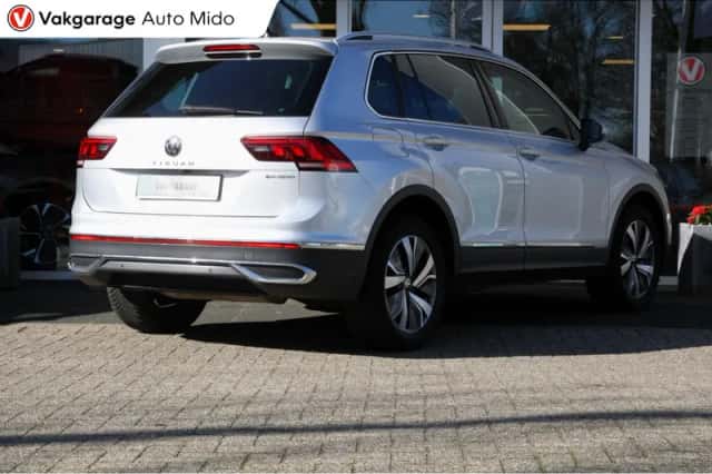 Volkswagen Tiguan (2021) thumbnail 2