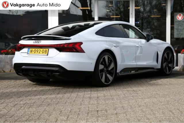 Audi e-tron GT (2021) thumbnail 2
