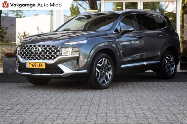 Hyundai Santa Fe (2023) thumbnail 1