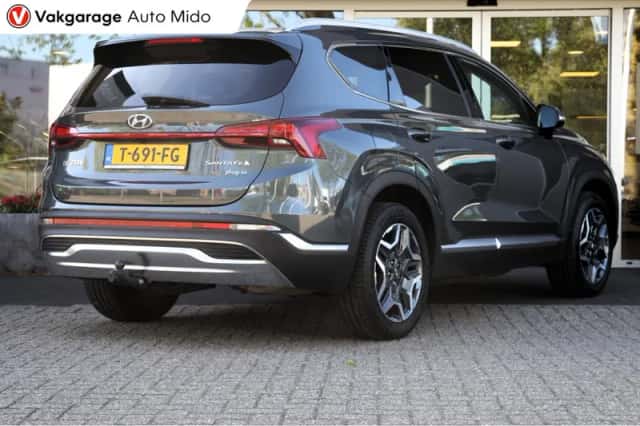 Hyundai Santa Fe (2023) thumbnail 2