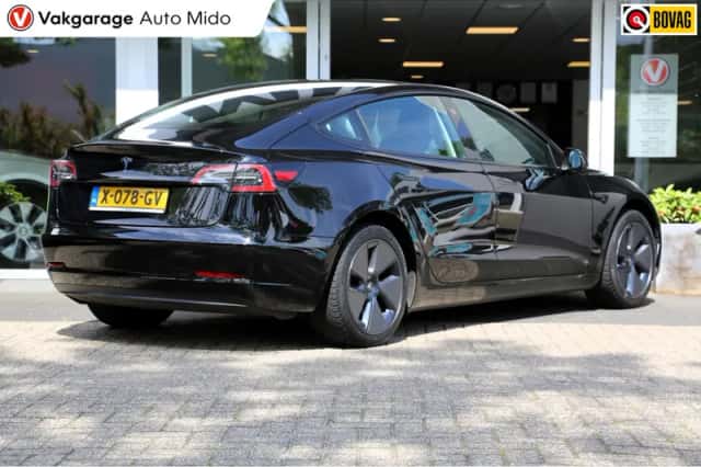 Tesla Model (2022) thumbnail 2