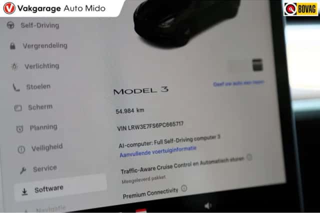 Tesla Model (2022) thumbnail 5