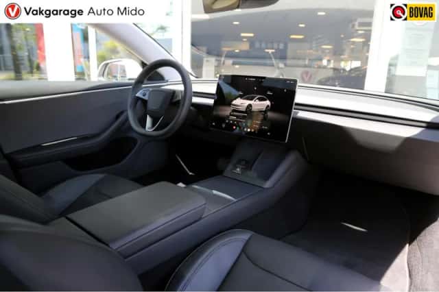 Tesla Model (2025) thumbnail 3