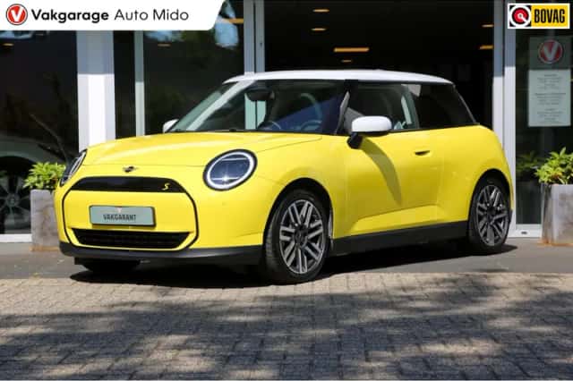 MINI Mini (2024) thumbnail 1