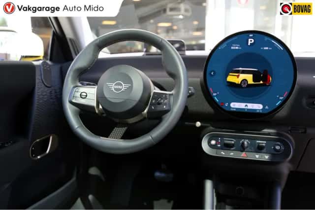 MINI Mini (2024) thumbnail 3