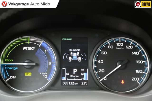 Mitsubishi Outlander (2020) thumbnail 4