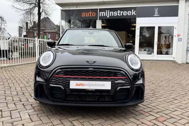MINI Cabrio (2023) thumbnail 4