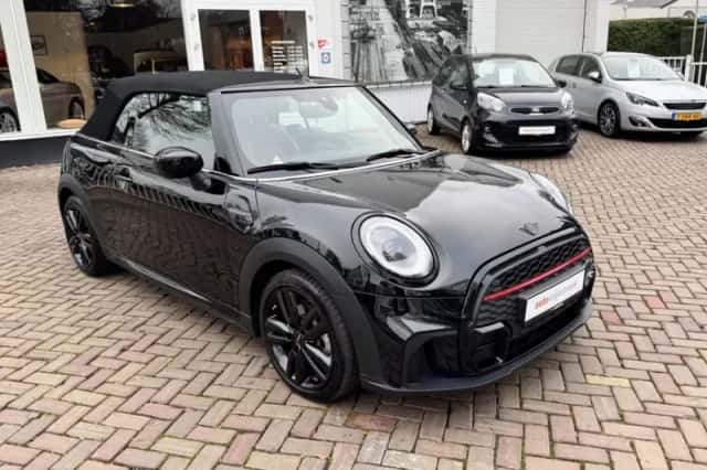 MINI Cabrio (2023) thumbnail 5