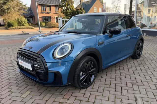 MINI Cooper (2022) thumbnail 3