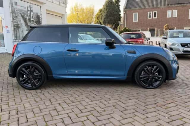 MINI Cooper (2022) thumbnail 6